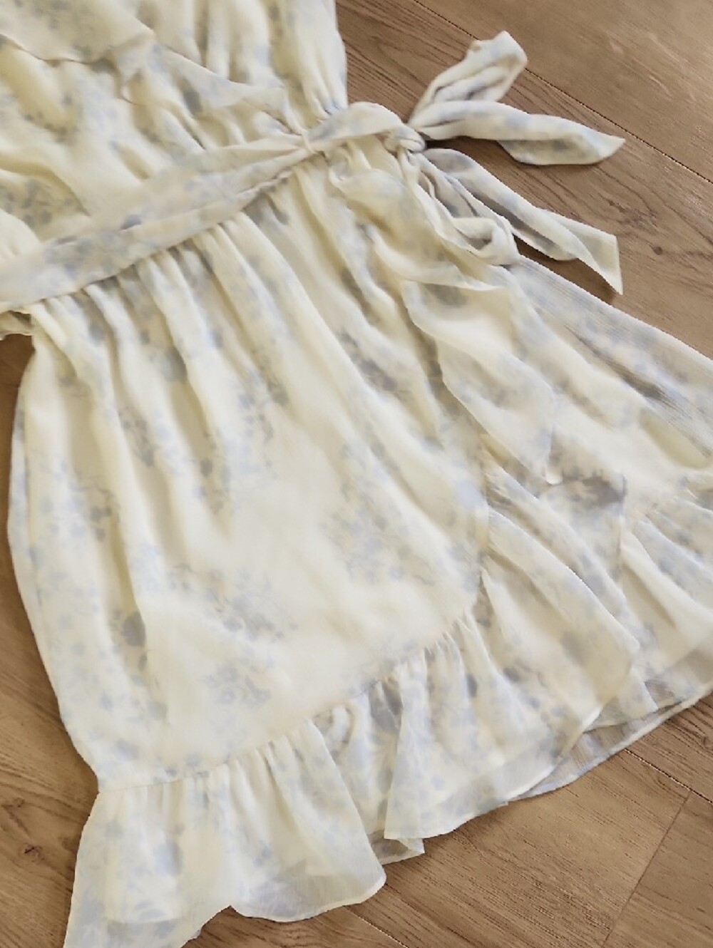 NWOT LC Lauren Conrad Cream Wrap Dress with Light Blue Floral - Picture 4 of 6